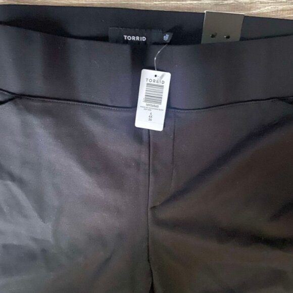 Torrid NWT size 4 Pocket Pixie Flare Studio Luxe Ponte High-Rise Pant - Picture 7 of 9